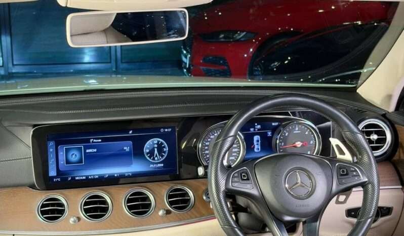 
								Mercedes-Benz E class E220d full									