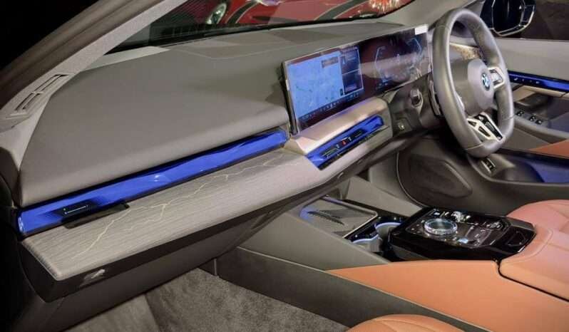 
								BMW 530Li M Sport (LWB) full									