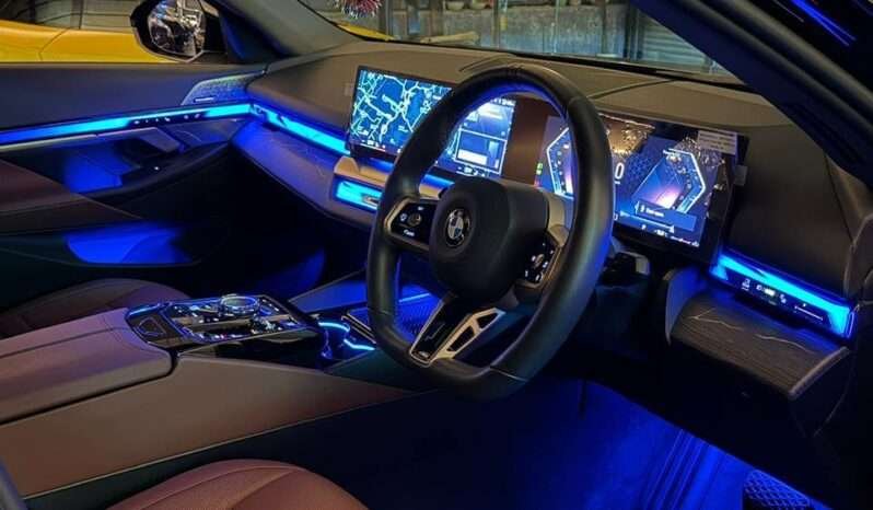 
								BMW 530Li M Sport (LWB) full									