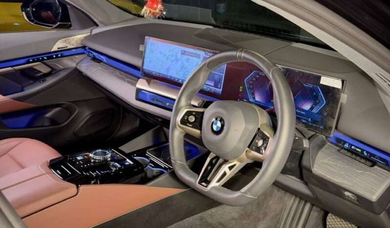 
								BMW 530Li M Sport (LWB) full									