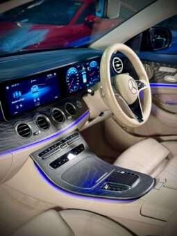 
										Mercedes-Benz E 200 LWB AMG Line full									