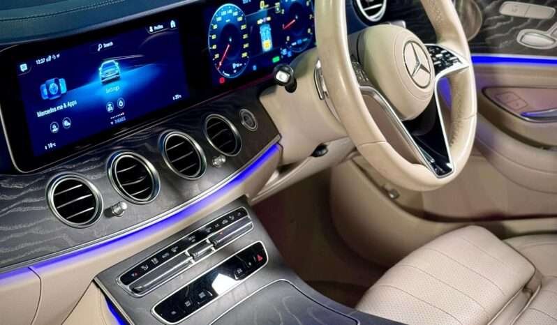 
								Mercedes-Benz E 200 LWB AMG Line full									