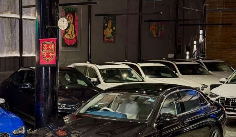 
								Mercedes-Benz E 200 LWB AMG Line full									