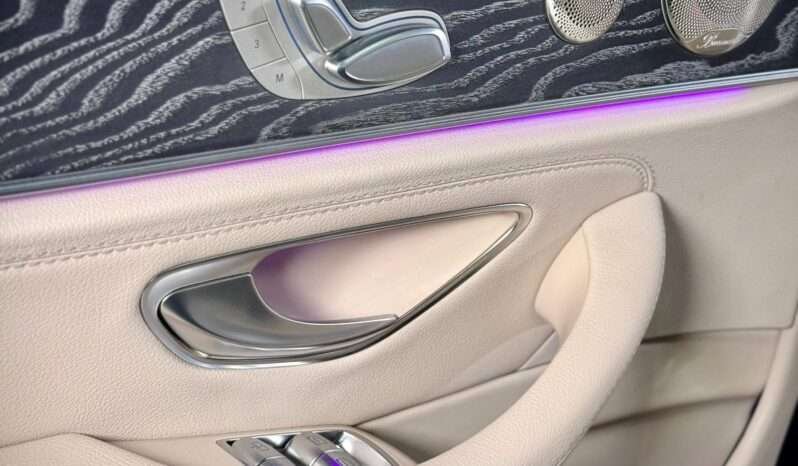 
								Mercedes-Benz E 200 LWB AMG Line full									