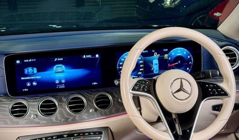 
								Mercedes-Benz E 200 LWB AMG Line full									