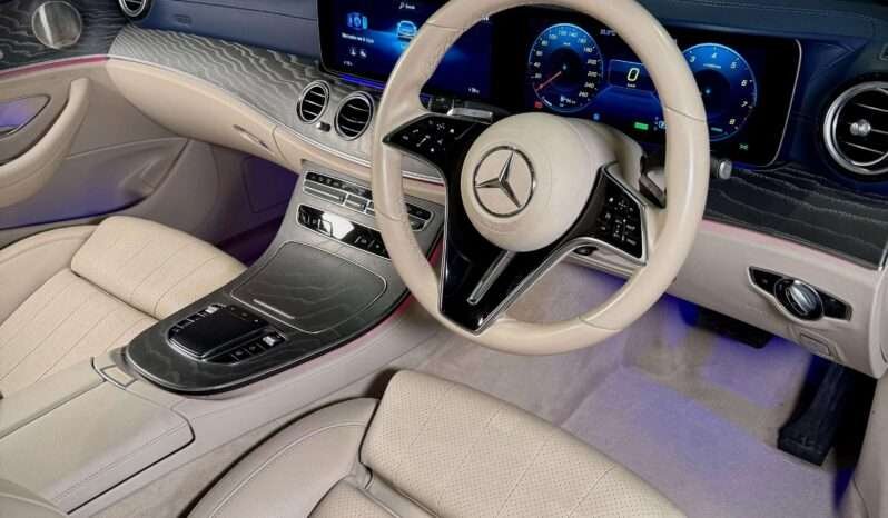 
								Mercedes-Benz E 200 LWB AMG Line full									