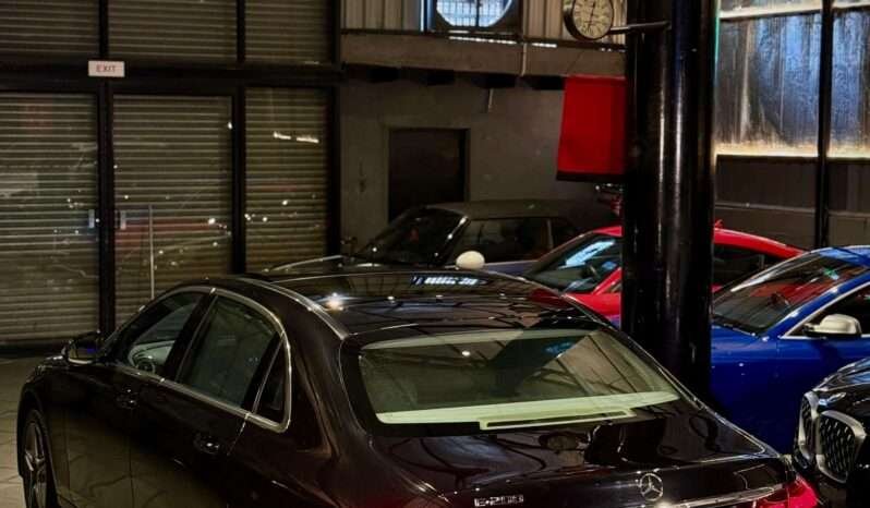 
								Mercedes-Benz E 200 LWB AMG Line full									