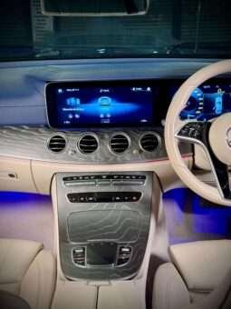 
										Mercedes-Benz E 200 LWB AMG Line full									