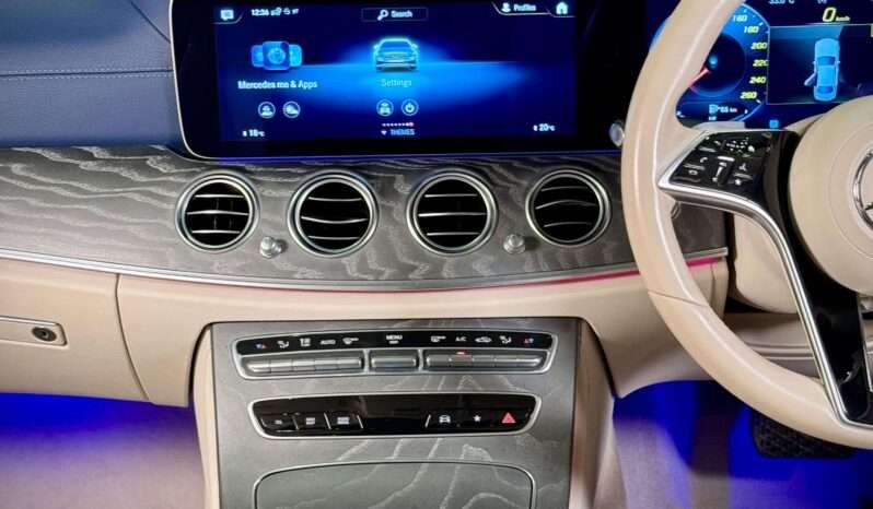 
								Mercedes-Benz E 200 LWB AMG Line full									