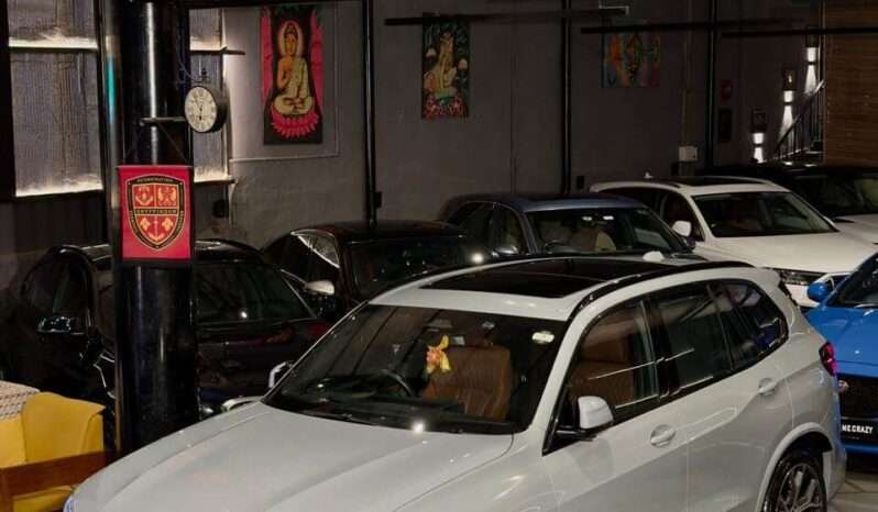 
								BMW X5 xDrive40i M Sport full									