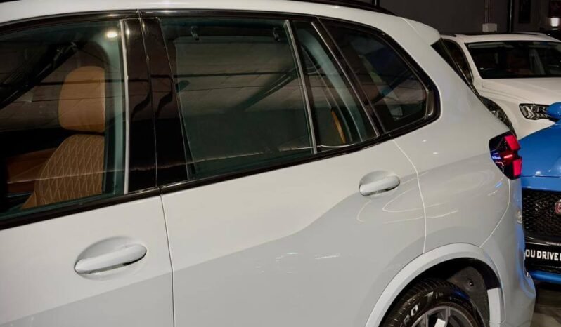 
								BMW X5 xDrive40i M Sport full									