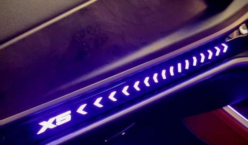 
								BMW X5 xDrive40i M Sport full									