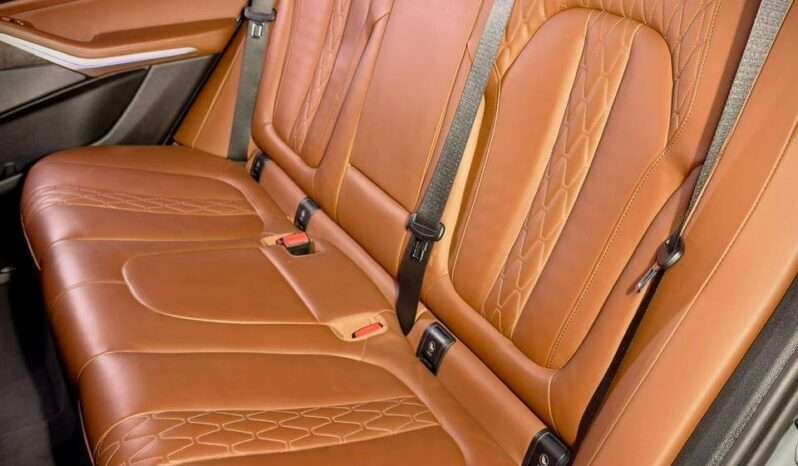 
								BMW X5 xDrive40i M Sport full									