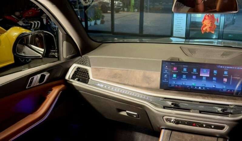 
								BMW X5 xDrive40i M Sport full									