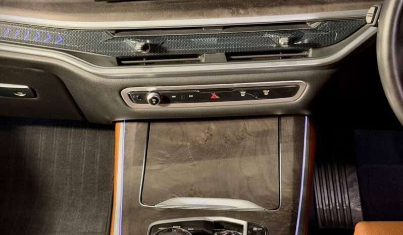 
								BMW X5 xDrive40i M Sport full									