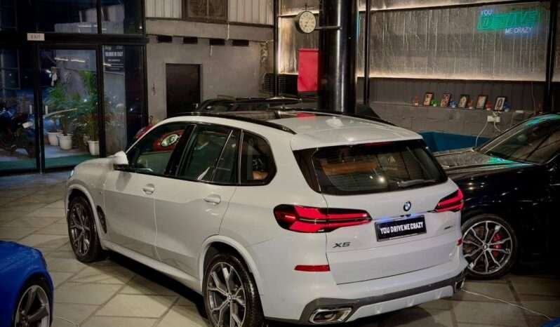 
								BMW X5 xDrive40i M Sport full									