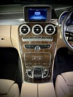 
										Mercedes-Benz C-Class C200 full									