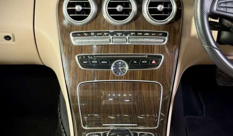 
								Mercedes-Benz C-Class C200 full									