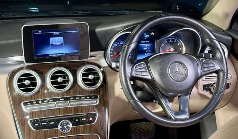 
								Mercedes-Benz C-Class C200 full									