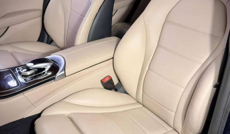 
								Mercedes-Benz C-Class C200 full									