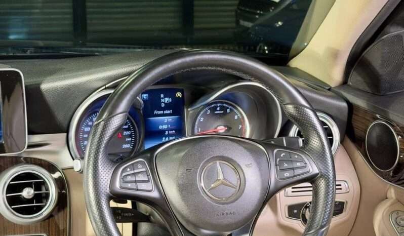 
								Mercedes-Benz C-Class C200 full									