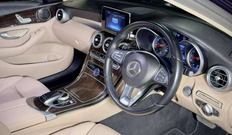 
								Mercedes-Benz C-Class C200 full									