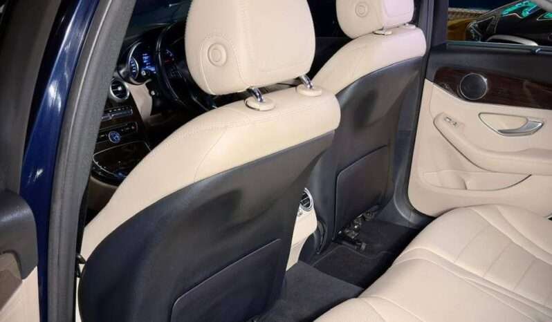 
								Mercedes-Benz C-Class C200 full									