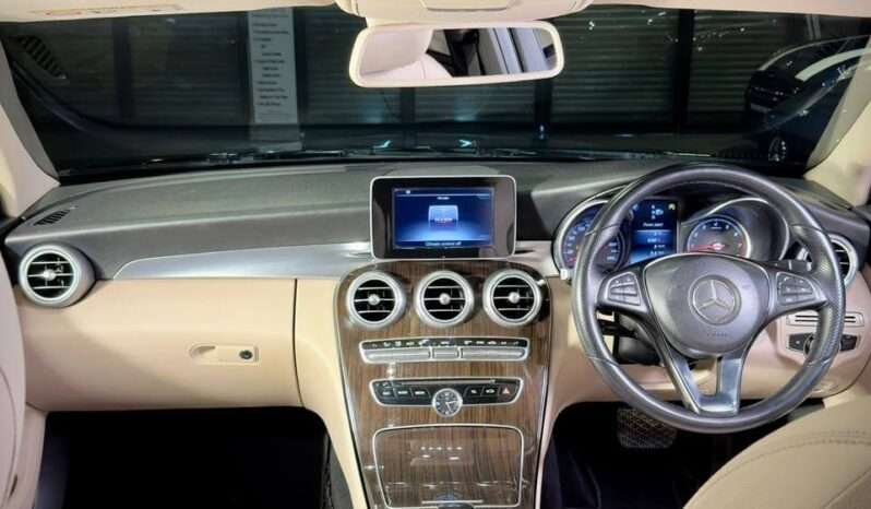 
								Mercedes-Benz C-Class C200 full									