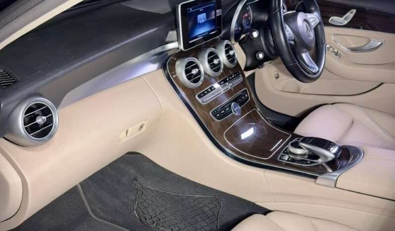 
								Mercedes-Benz C-Class C200 full									