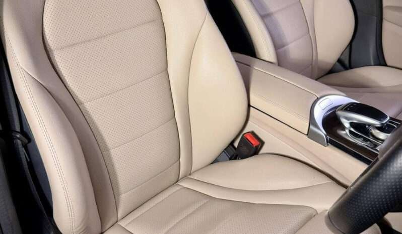 
								Mercedes-Benz C-Class C200 full									