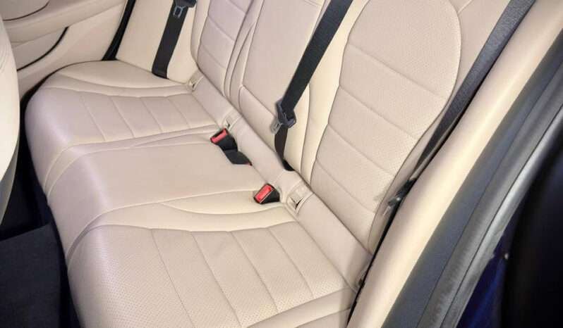 
								Mercedes-Benz C-Class C200 full									