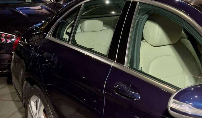 
								Mercedes-Benz C-Class C200 full									