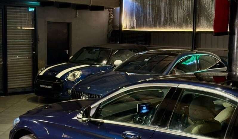 
								Mercedes-Benz C-Class C200 full									