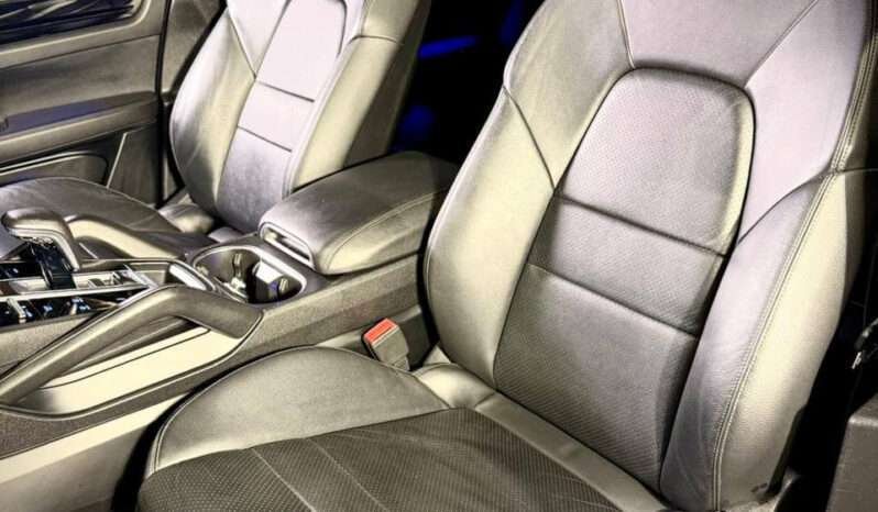 
								Porsche Cayenne E-Hybrid full									