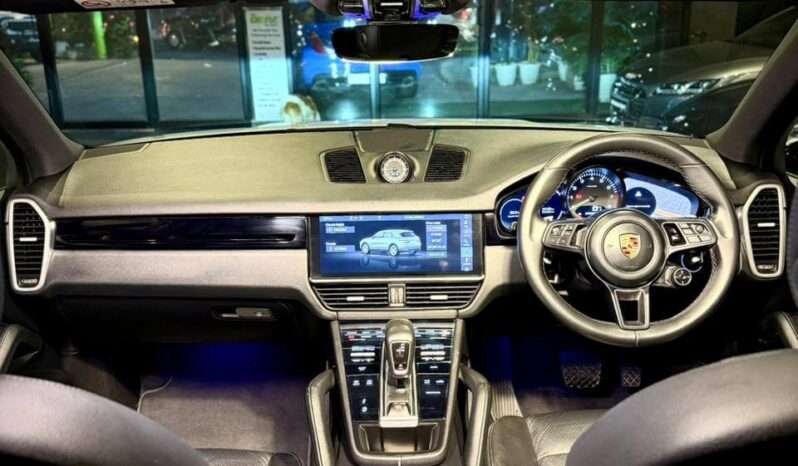 
								Porsche Cayenne E-Hybrid full									