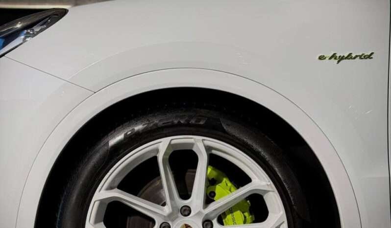 
								Porsche Cayenne E-Hybrid full									