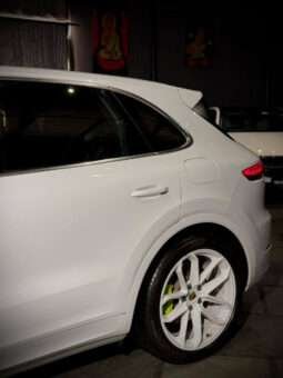 
										Porsche Cayenne E-Hybrid full									