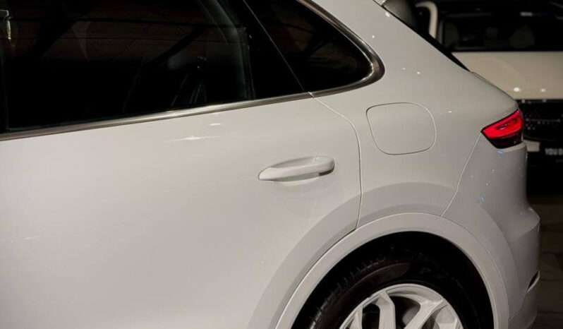 
								Porsche Cayenne E-Hybrid full									