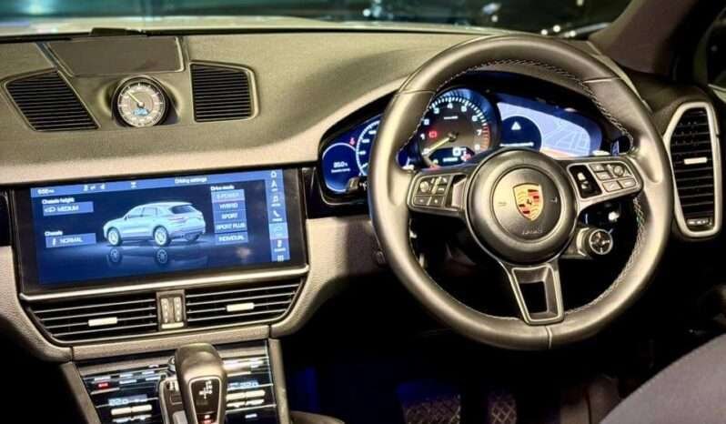 
								Porsche Cayenne E-Hybrid full									