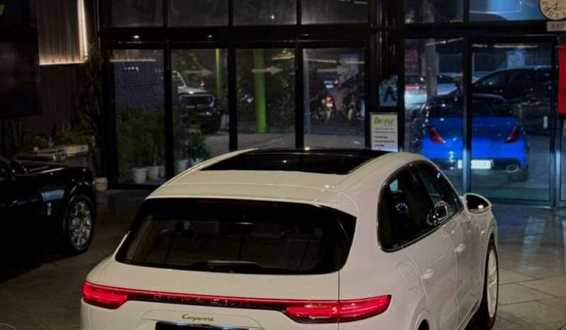 
								Porsche Cayenne E-Hybrid full									