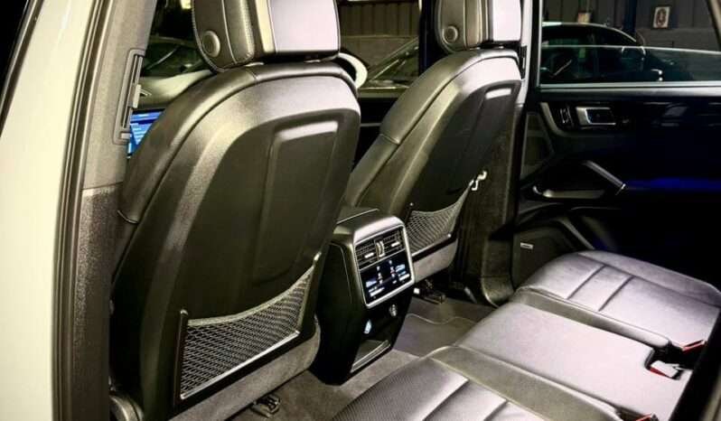 
								Porsche Cayenne E-Hybrid full									