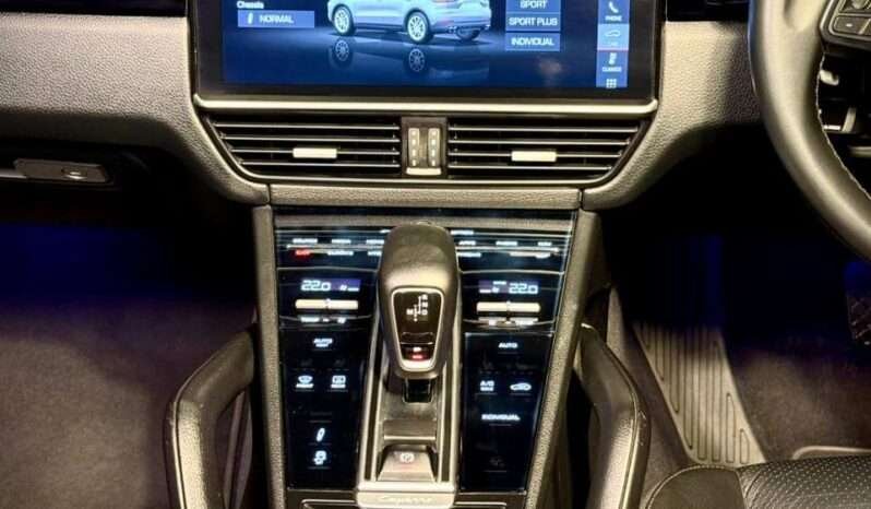 
								Porsche Cayenne E-Hybrid full									