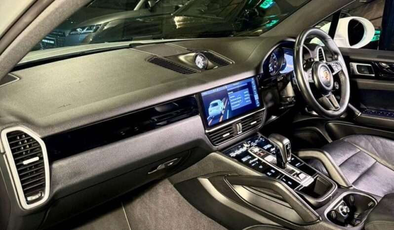 
								Porsche Cayenne E-Hybrid full									