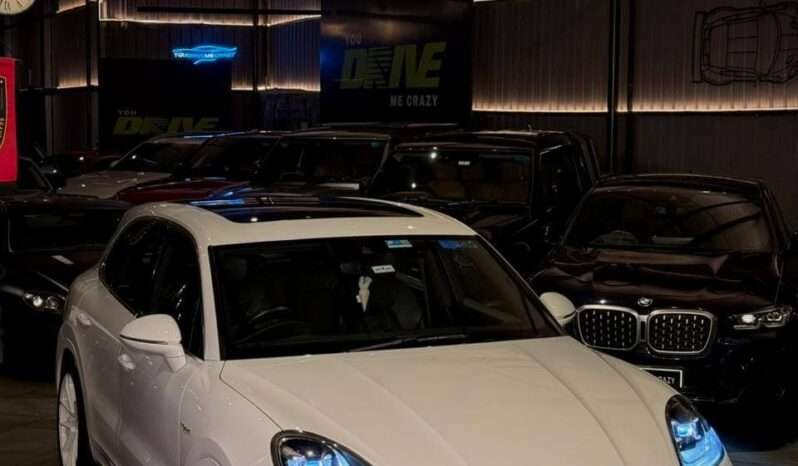 
								Porsche Cayenne E-Hybrid full									