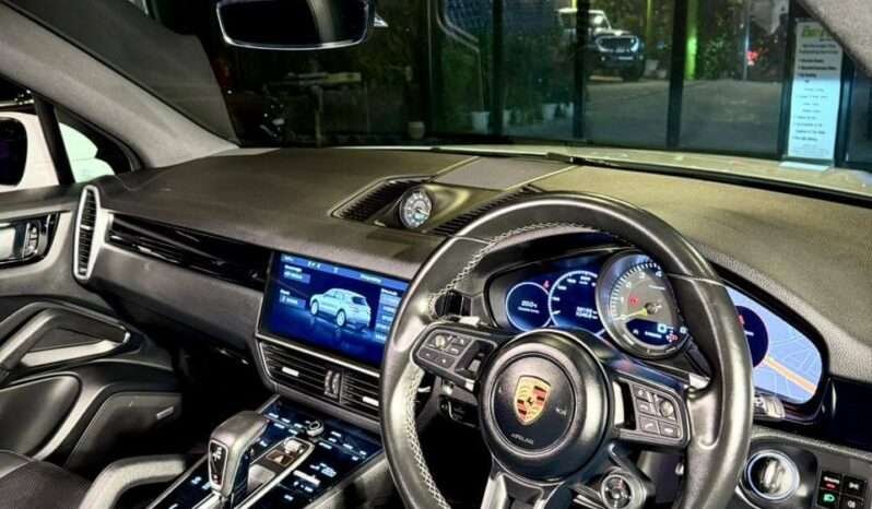 
								Porsche Cayenne E-Hybrid full									