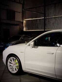 
										Porsche Cayenne E-Hybrid full									