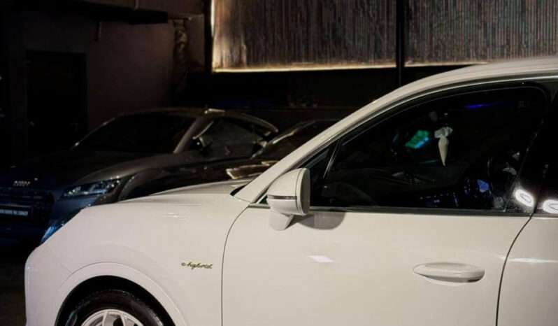 
								Porsche Cayenne E-Hybrid full									