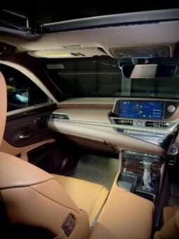 
										Lexus ES 300h full									