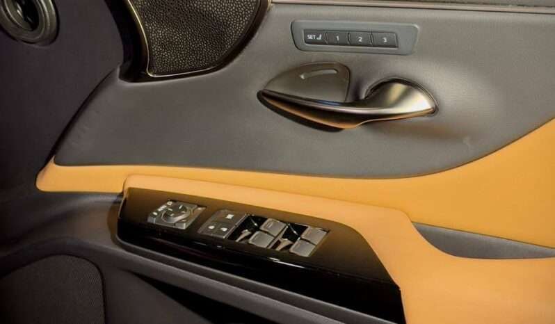 
								Lexus ES 300h Luxury full									