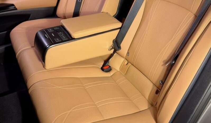 
								Lexus ES 300h Luxury full									